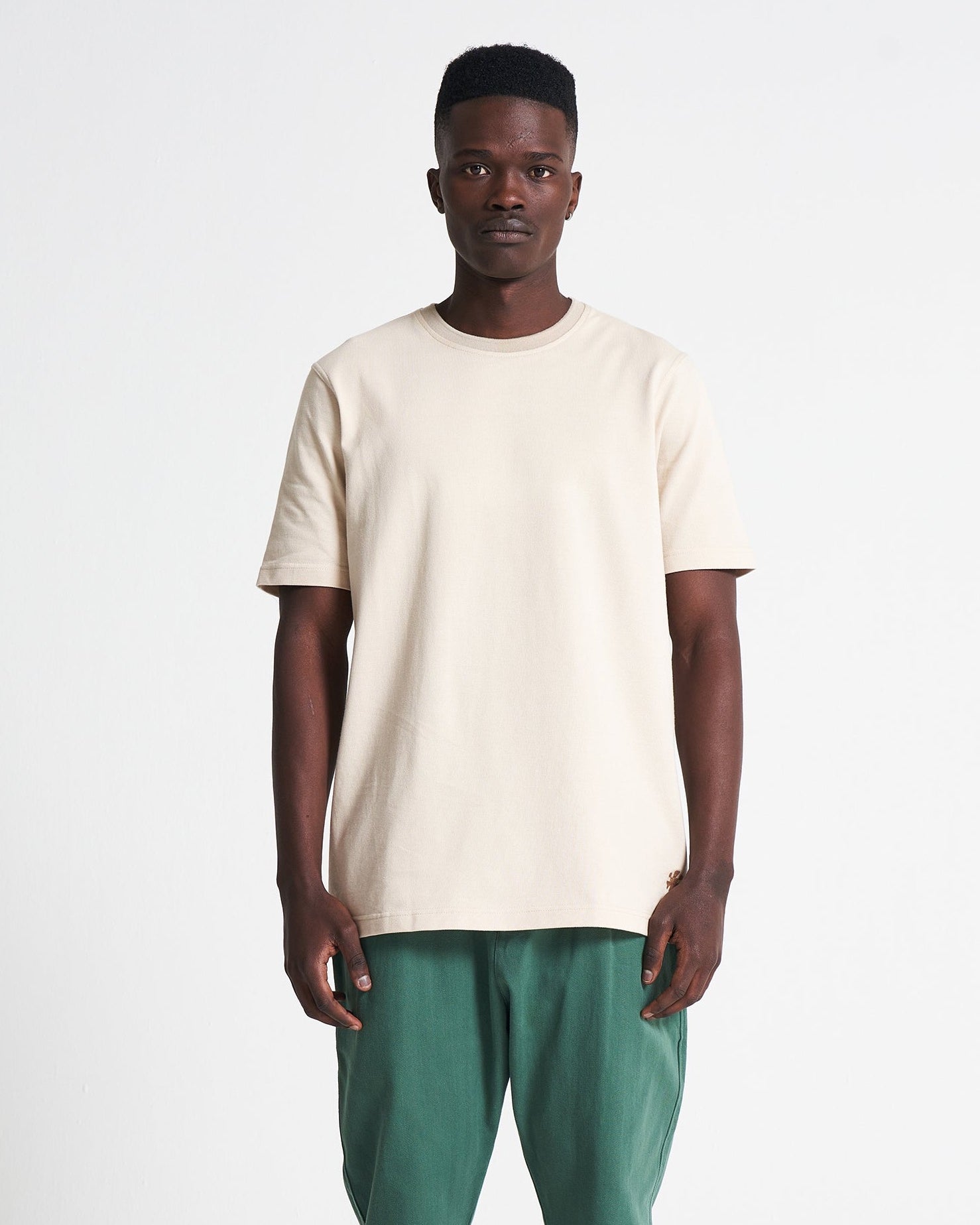 Pique tee in stone / smoke grey