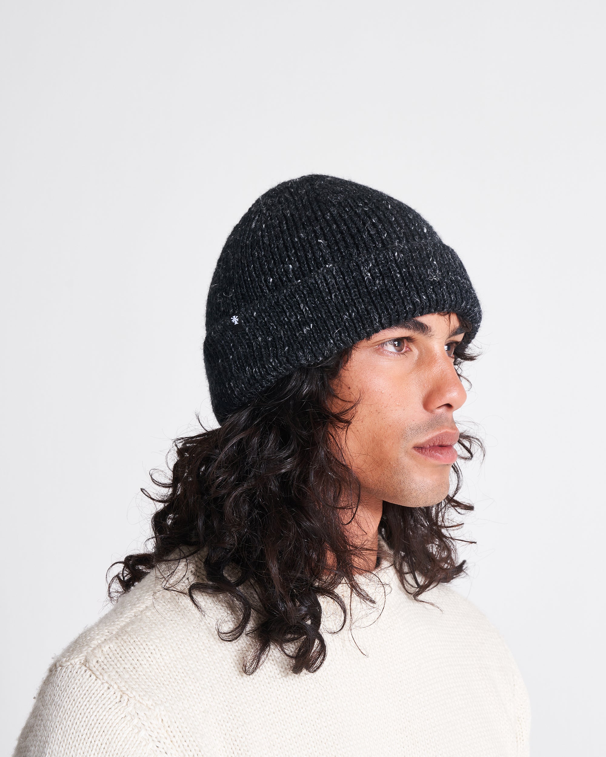 Field Beanie in Wool & Linen in Black Beauty