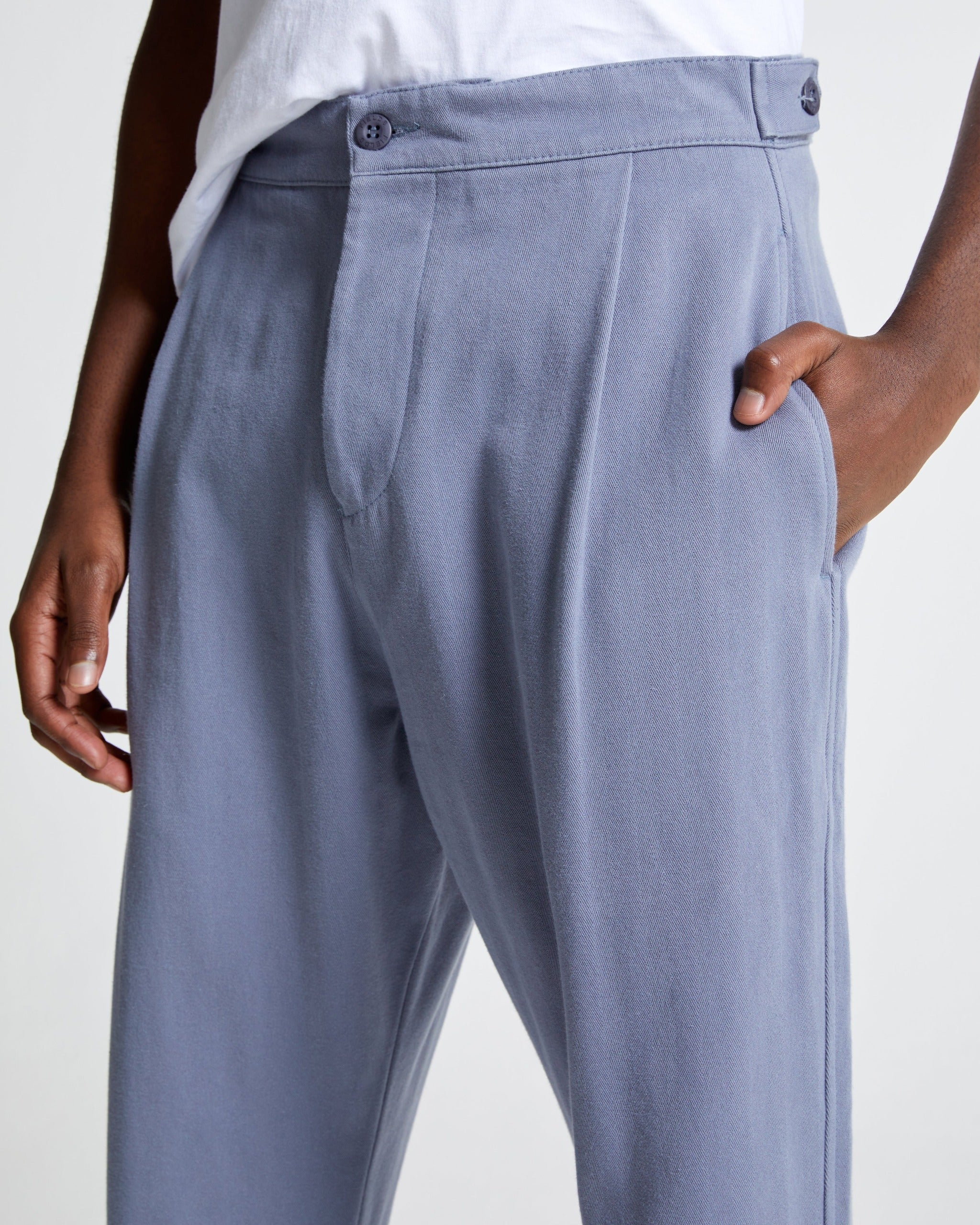 The Cotton Weekend Trouser in Folkstone Grey